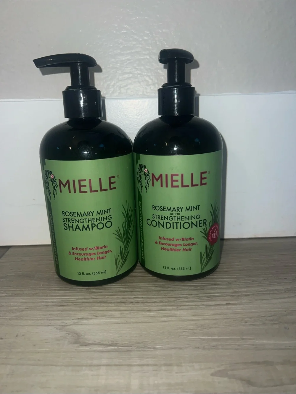 Mielle Rosemary Mint Strengthening Shampoo & Conditioner Duo - Green
